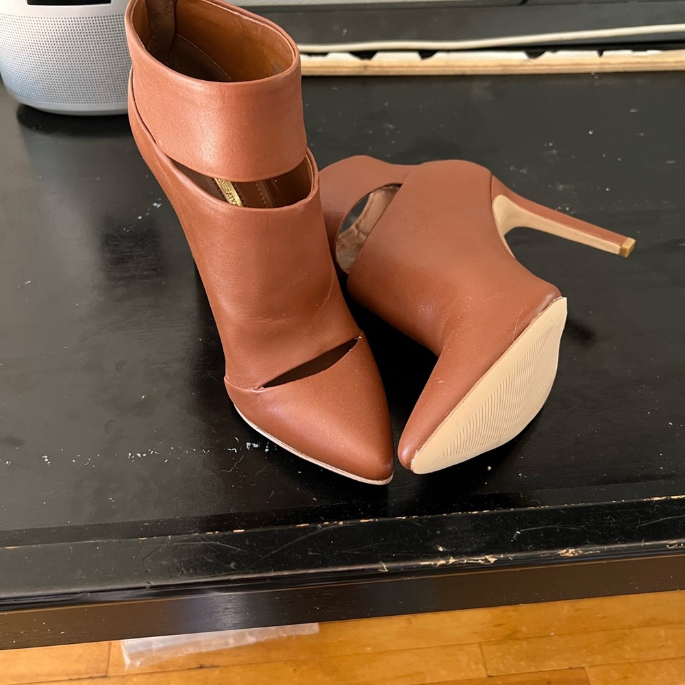 BCBG Generation size 8.5
